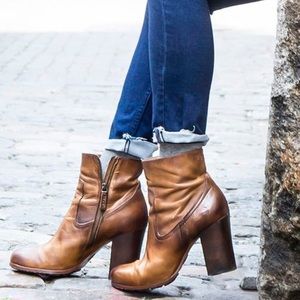 Frye Parker Short APU Tan size 7.5